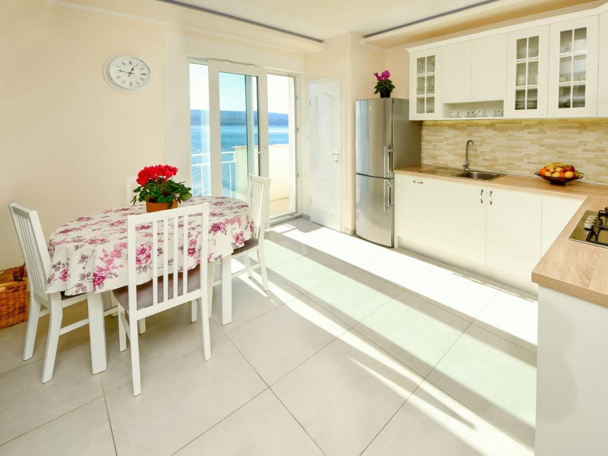 Holiday Home Lara By Interhome Omis Bagian luar foto