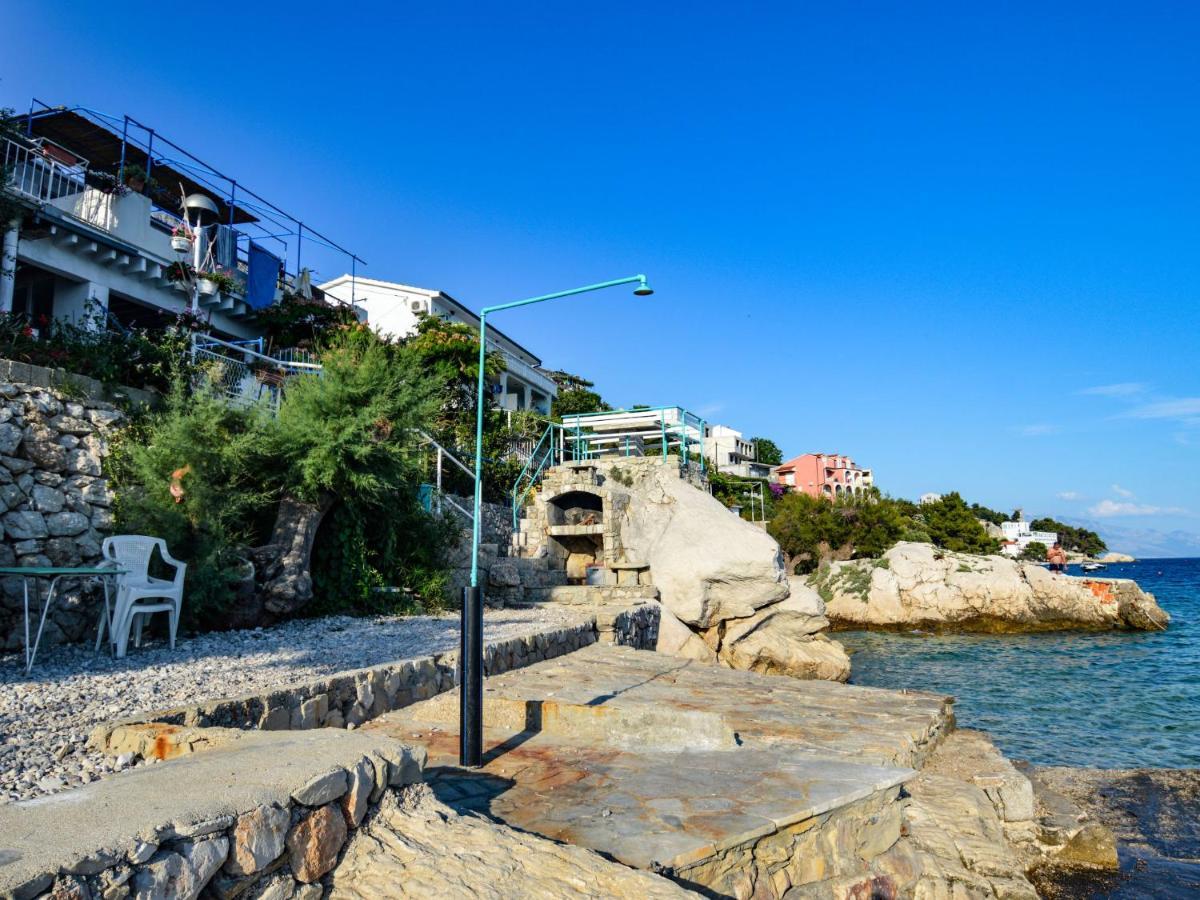Holiday Home Lara By Interhome Omis Bagian luar foto