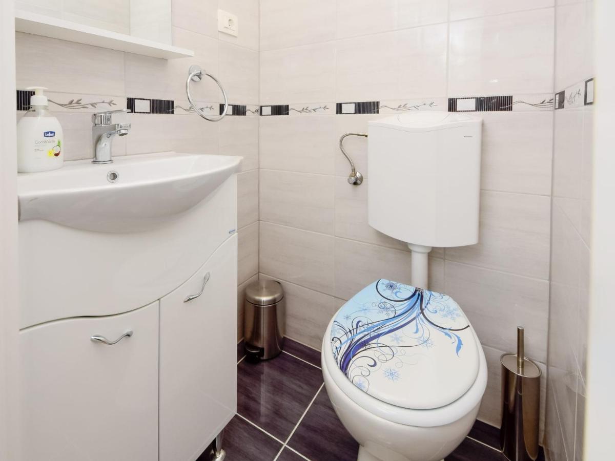 Holiday Home Lara By Interhome Omis Bagian luar foto
