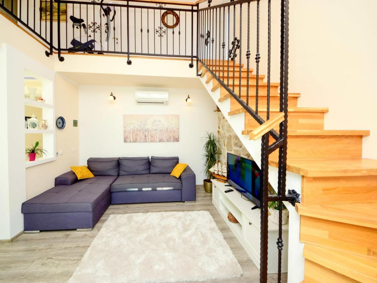 Holiday Home Lara By Interhome Omis Bagian luar foto