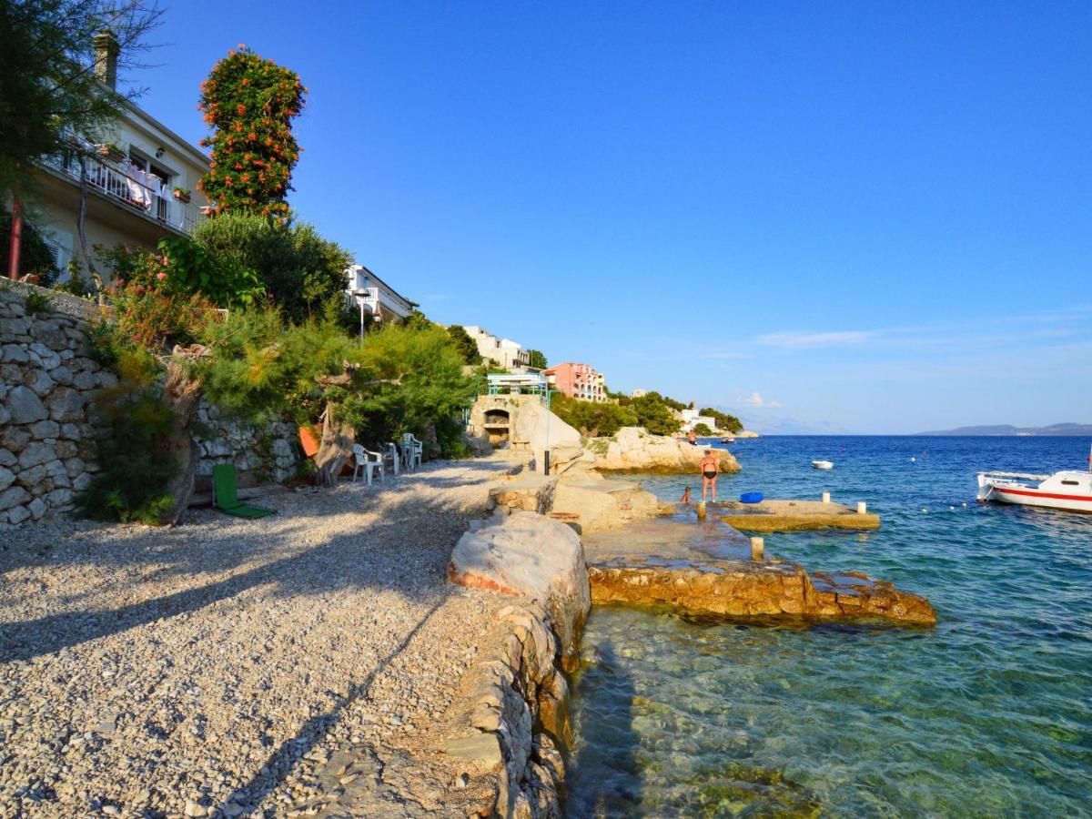 Holiday Home Lara By Interhome Omis Bagian luar foto