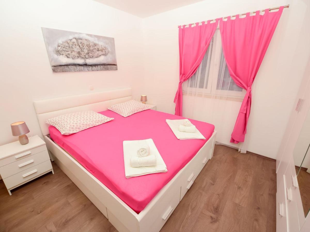 Holiday Home Lara By Interhome Omis Bagian luar foto