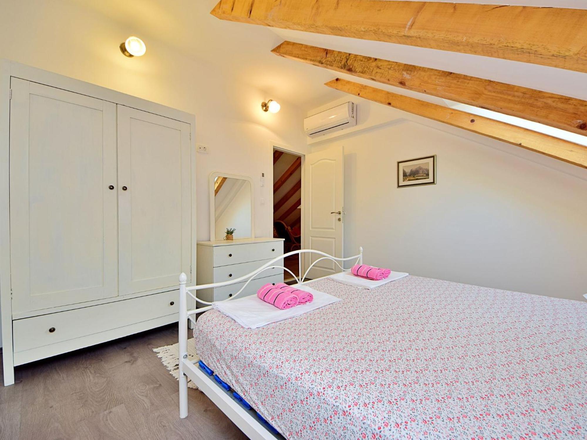 Holiday Home Lara By Interhome Omis Bagian luar foto