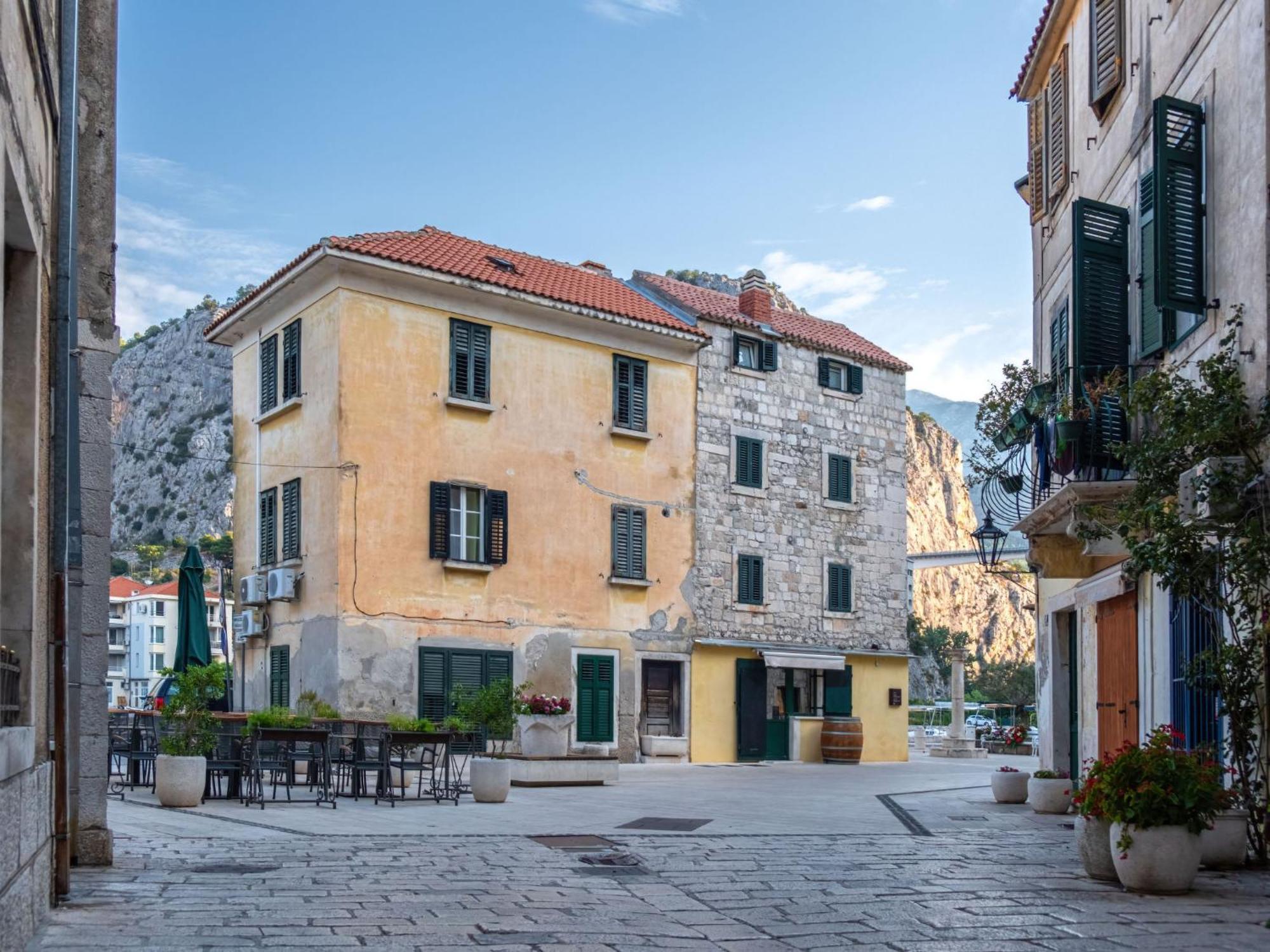 Holiday Home Lara By Interhome Omis Bagian luar foto